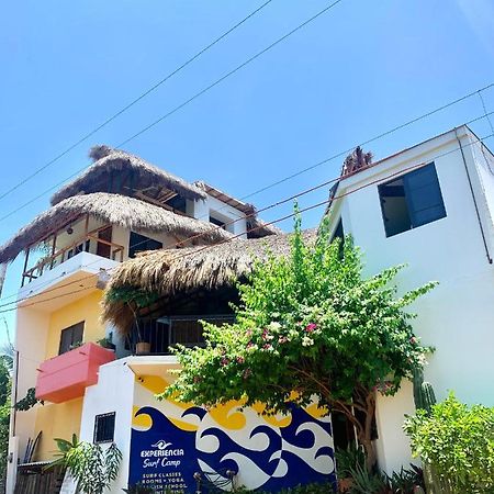 Experiencia Surf Camp Hostel Brisas de Zicatela Ngoại thất bức ảnh