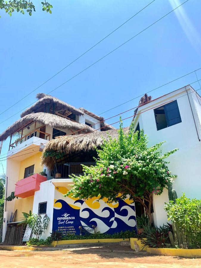 Experiencia Surf Camp Hostel Brisas de Zicatela Ngoại thất bức ảnh