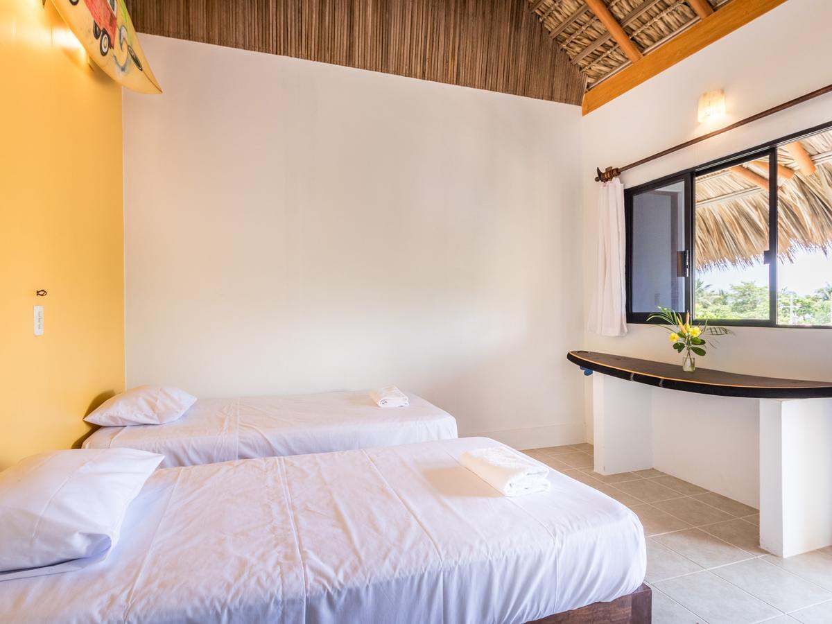 Experiencia Surf Camp Hostel Brisas de Zicatela Ngoại thất bức ảnh