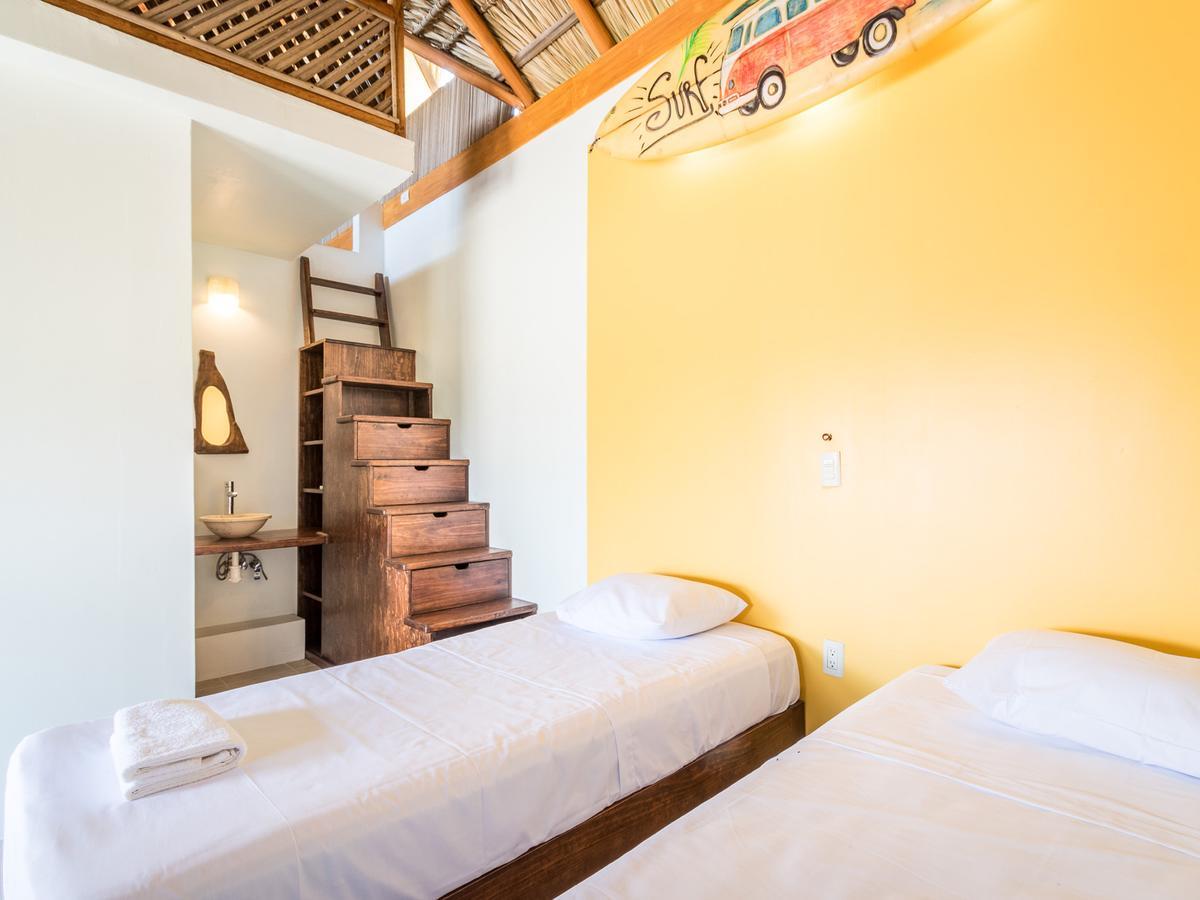 Experiencia Surf Camp Hostel Brisas de Zicatela Ngoại thất bức ảnh