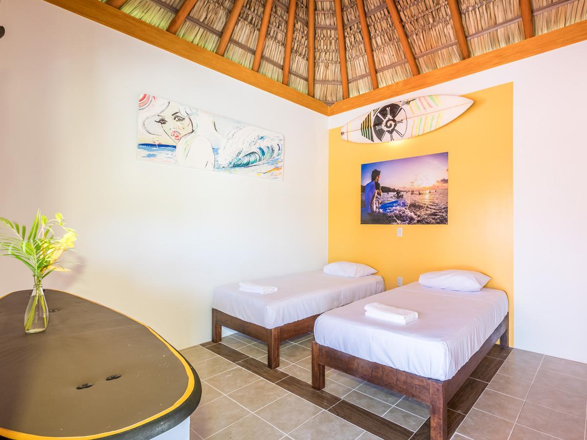 Experiencia Surf Camp Hostel Brisas de Zicatela Ngoại thất bức ảnh