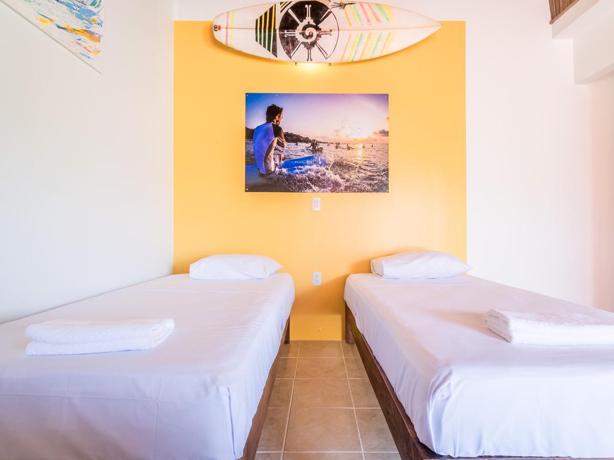 Experiencia Surf Camp Hostel Brisas de Zicatela Ngoại thất bức ảnh