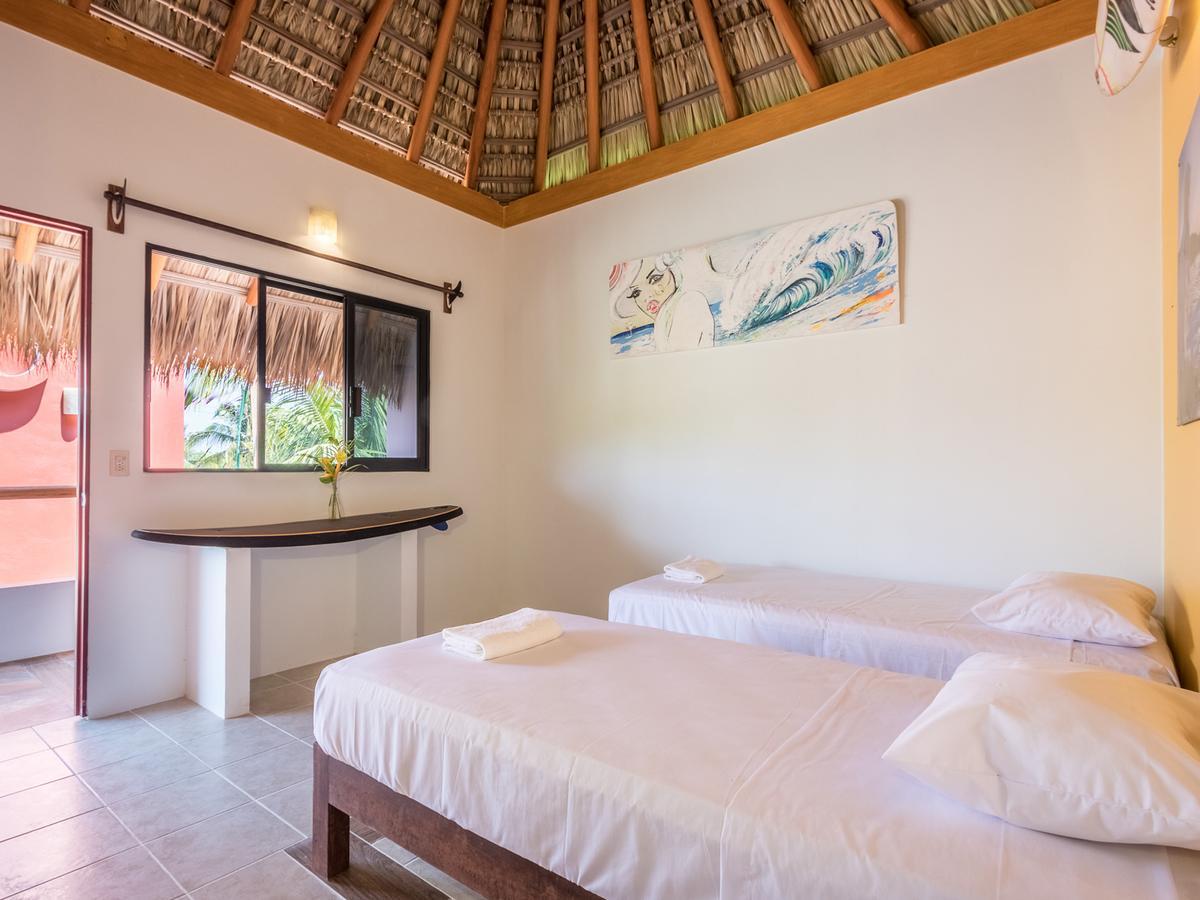 Experiencia Surf Camp Hostel Brisas de Zicatela Ngoại thất bức ảnh