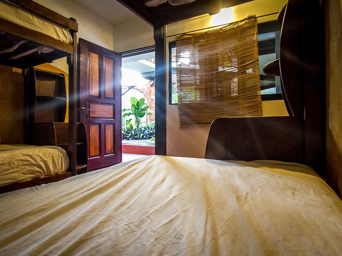 Experiencia Surf Camp Hostel Brisas de Zicatela Ngoại thất bức ảnh