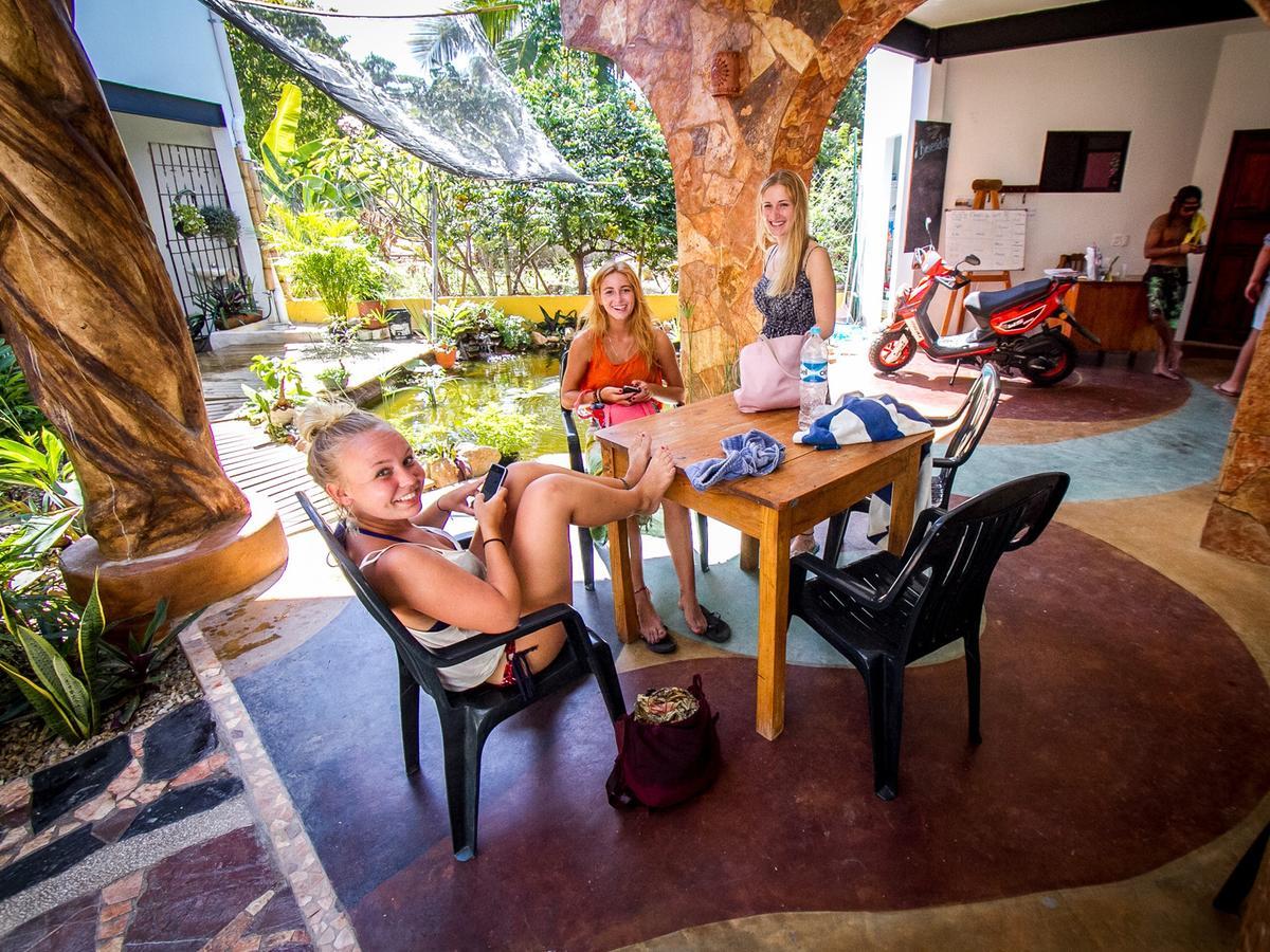 Experiencia Surf Camp Hostel Brisas de Zicatela Ngoại thất bức ảnh