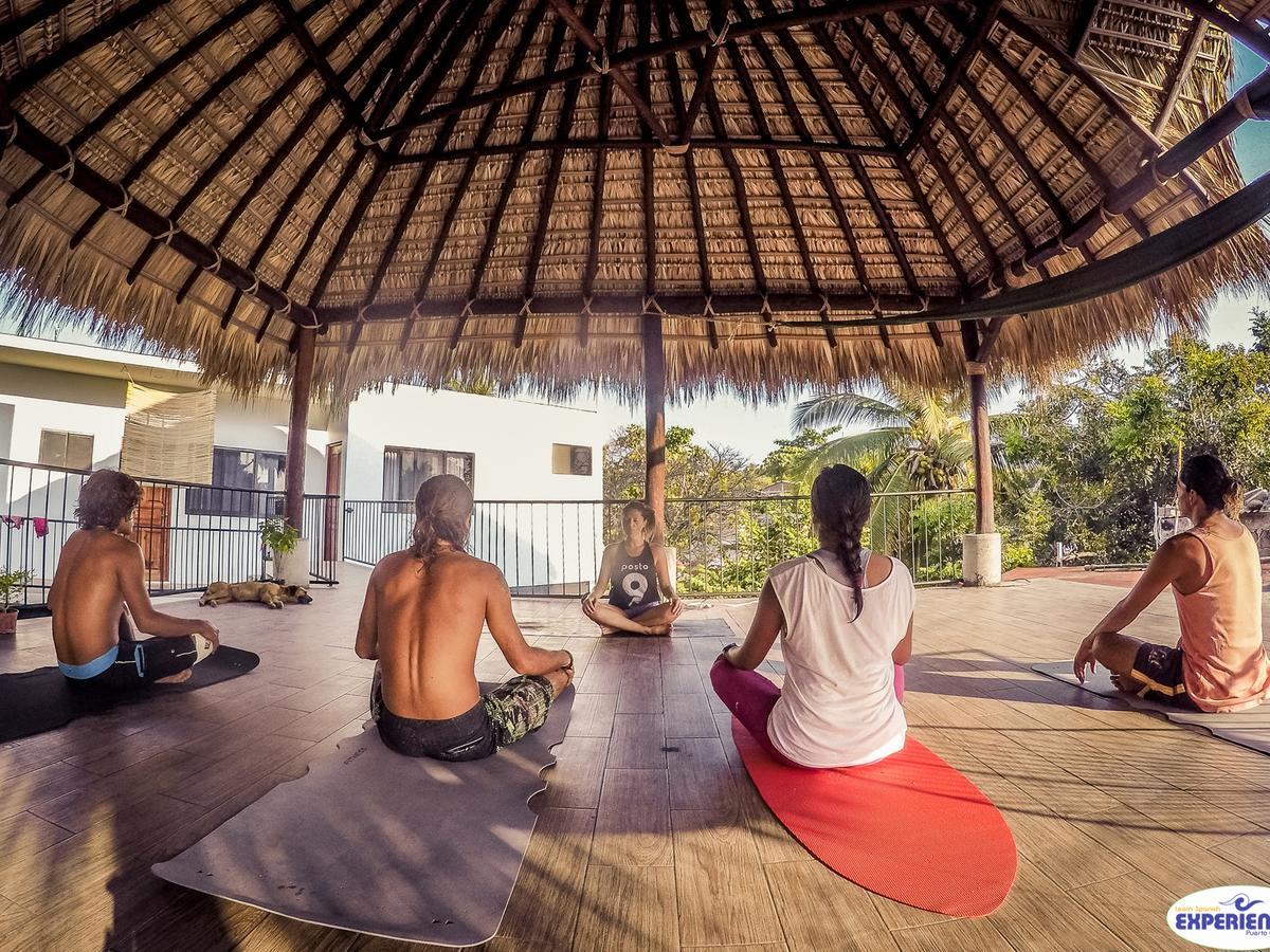 Experiencia Surf Camp Hostel Brisas de Zicatela Ngoại thất bức ảnh