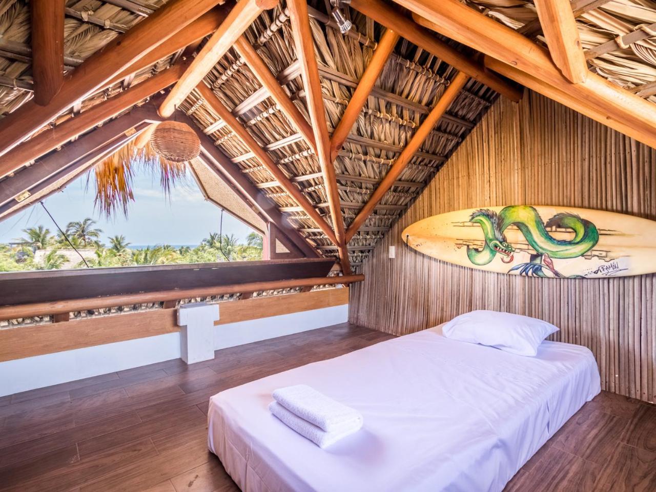 Experiencia Surf Camp Hostel Brisas de Zicatela Ngoại thất bức ảnh