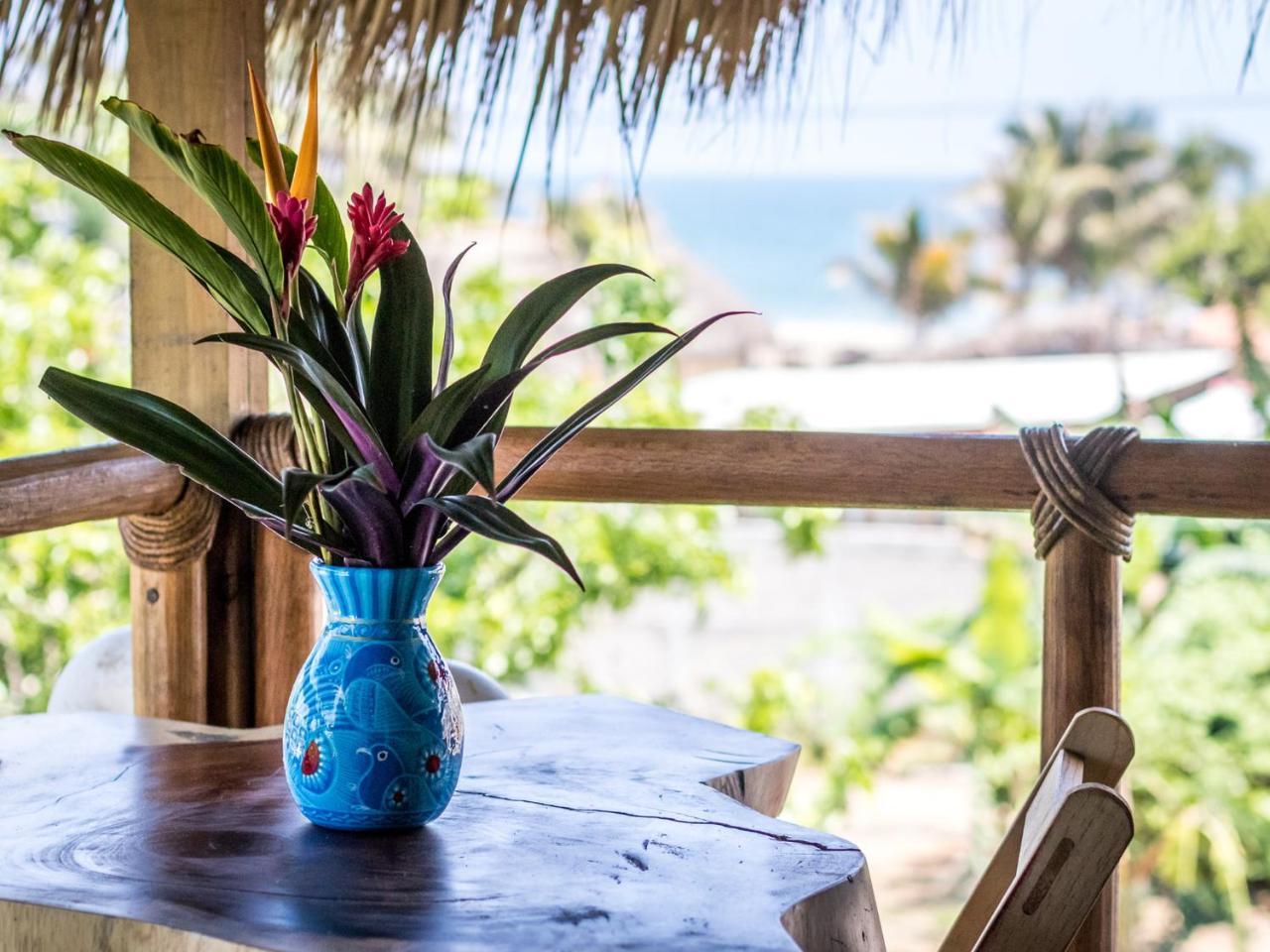 Experiencia Surf Camp Hostel Brisas de Zicatela Ngoại thất bức ảnh
