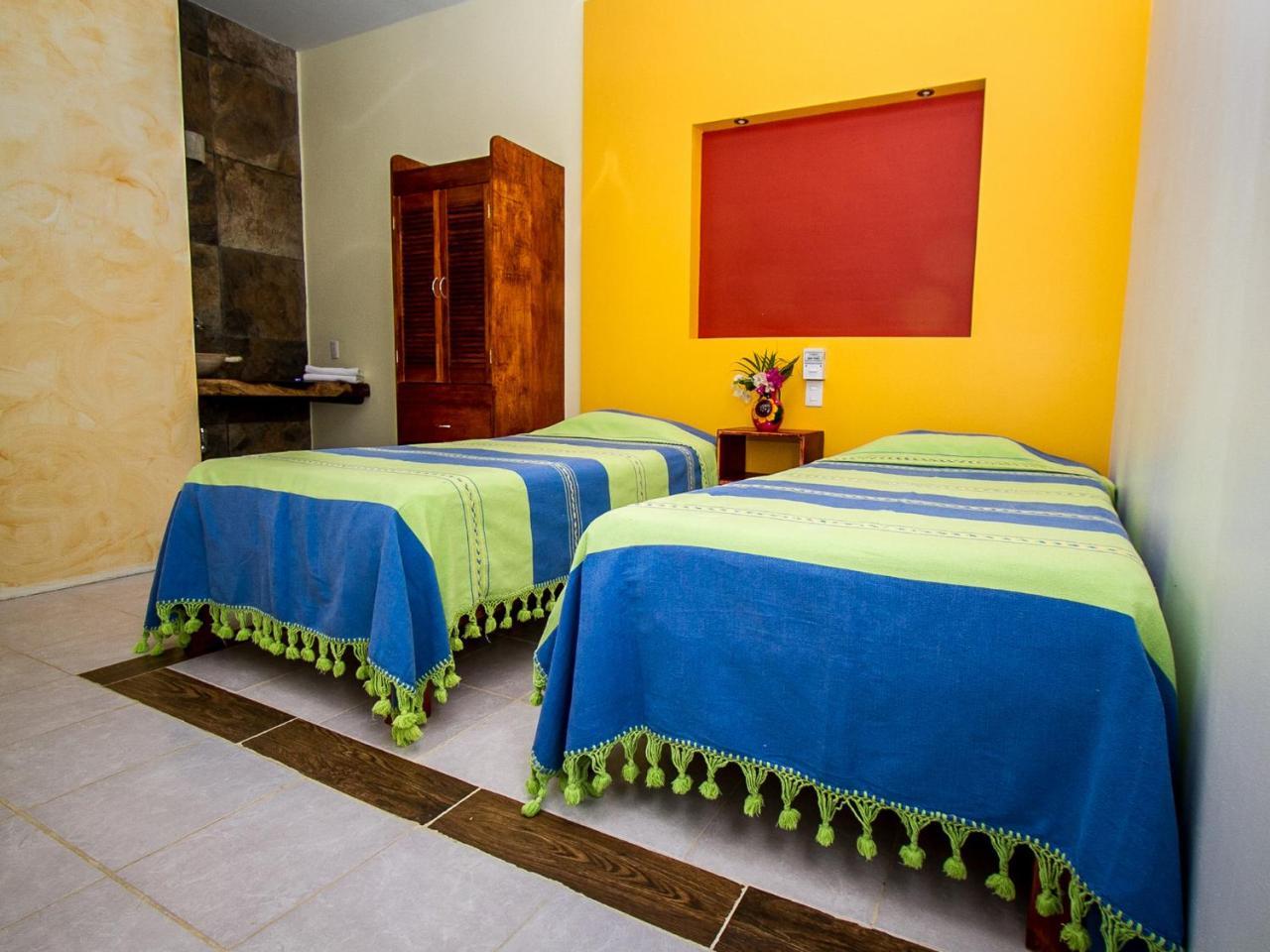 Experiencia Surf Camp Hostel Brisas de Zicatela Ngoại thất bức ảnh