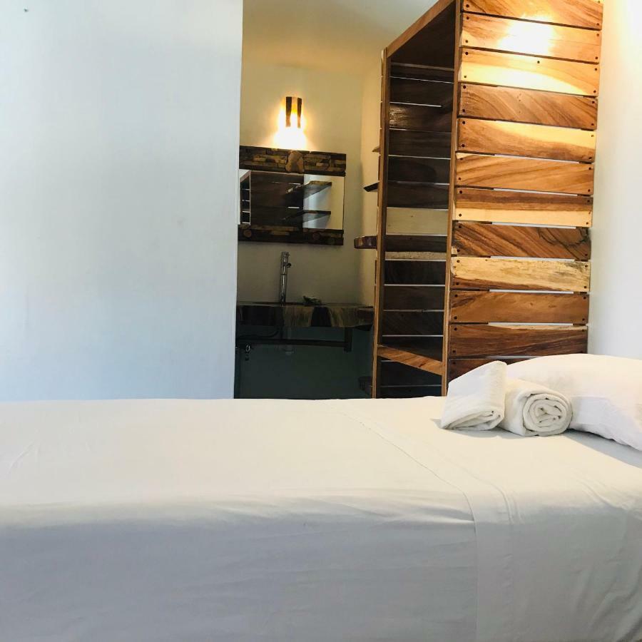 Experiencia Surf Camp Hostel Brisas de Zicatela Ngoại thất bức ảnh
