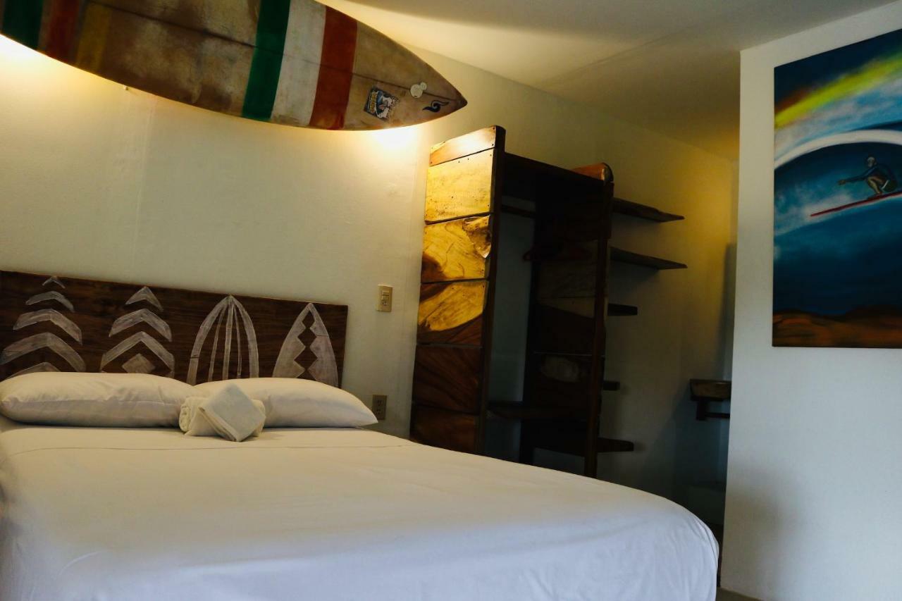 Experiencia Surf Camp Hostel Brisas de Zicatela Ngoại thất bức ảnh