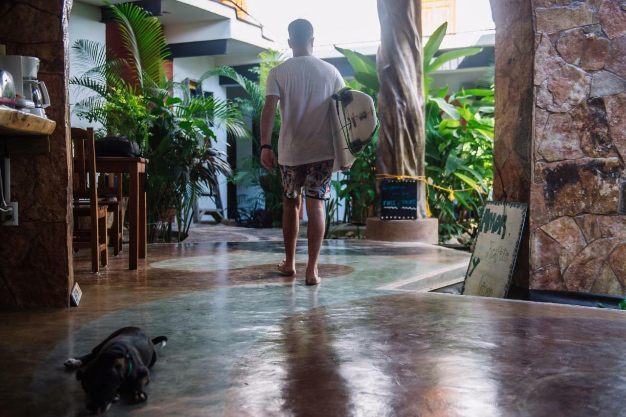 Experiencia Surf Camp Hostel Brisas de Zicatela Ngoại thất bức ảnh