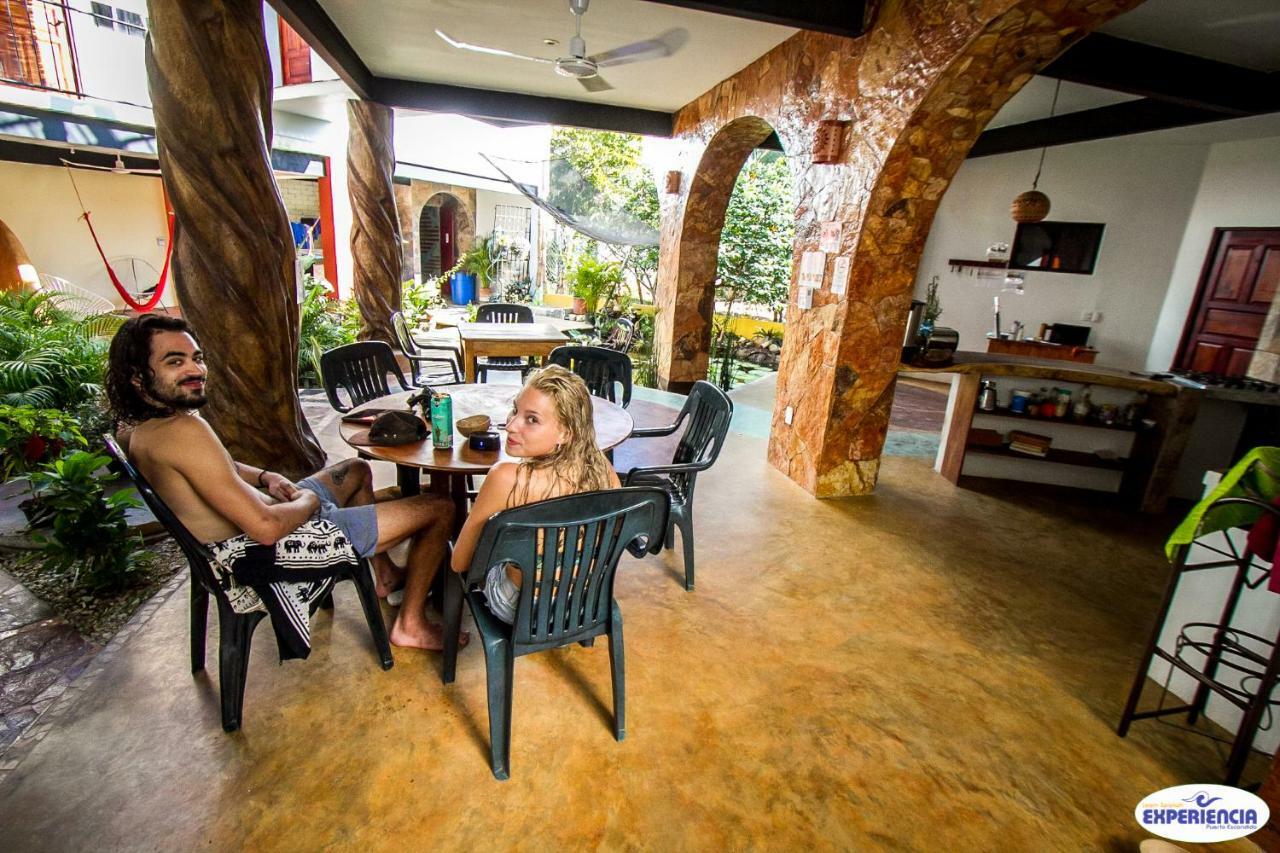 Experiencia Surf Camp Hostel Brisas de Zicatela Ngoại thất bức ảnh