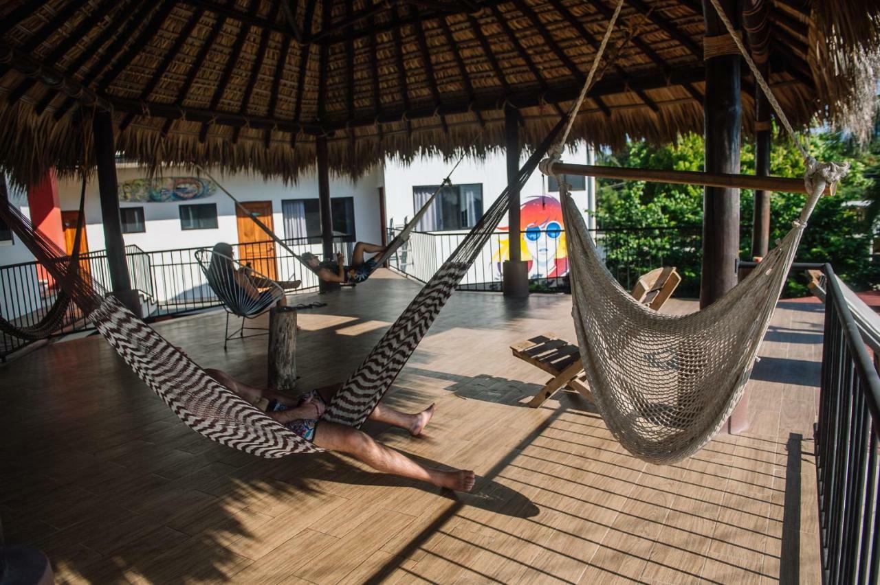 Experiencia Surf Camp Hostel Brisas de Zicatela Ngoại thất bức ảnh