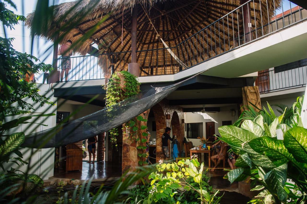 Experiencia Surf Camp Hostel Brisas de Zicatela Ngoại thất bức ảnh