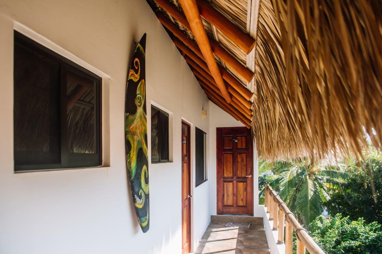 Experiencia Surf Camp Hostel Brisas de Zicatela Ngoại thất bức ảnh