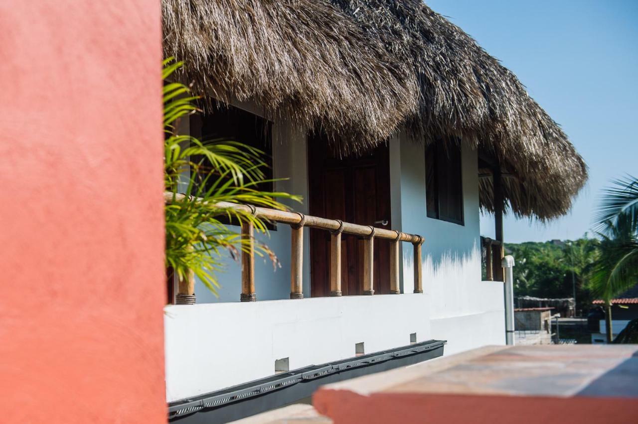 Experiencia Surf Camp Hostel Brisas de Zicatela Ngoại thất bức ảnh
